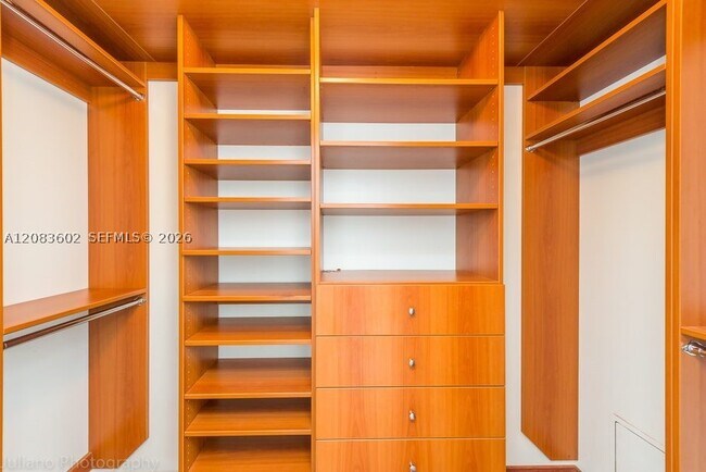 Building Photo - 1331 Brickell Bay Dr