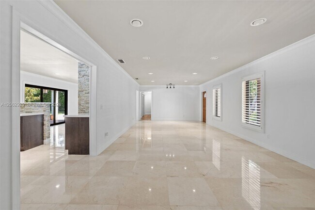 Building Photo - 15221 SW 82nd Ave