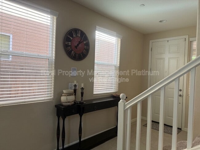 Building Photo - 1532 N Sanders Ave