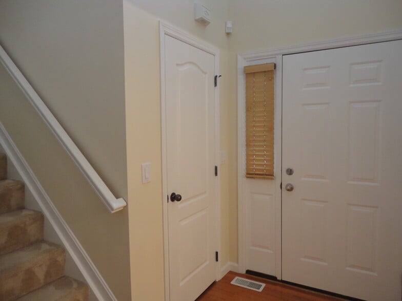 Building Photo - 8510 Ethan Ct