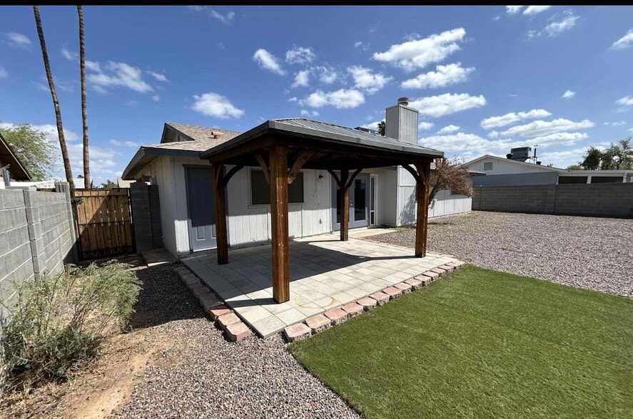 Building Photo - 5435 W Altadena Ave