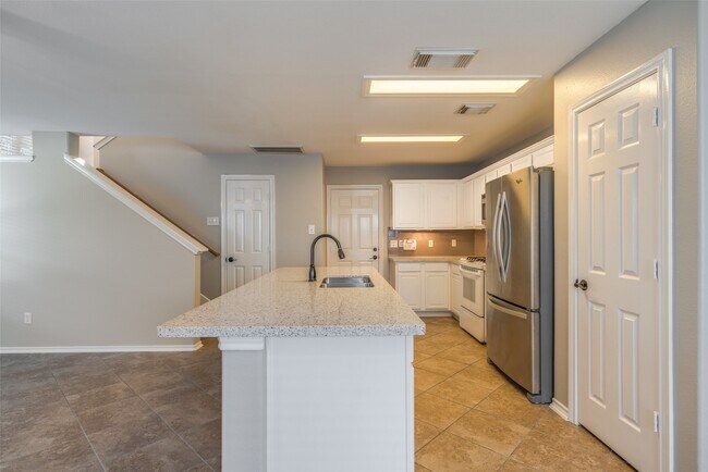 Building Photo - 34 Marble Rock Pl