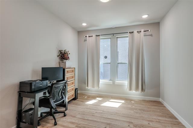Building Photo - 352 Community Dr