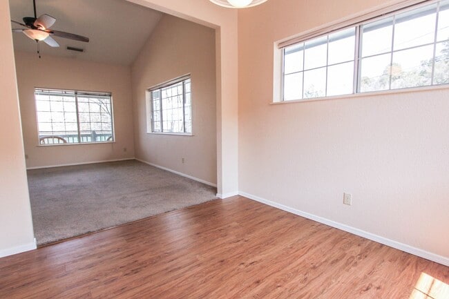 Building Photo - 415 S Alarcon St
