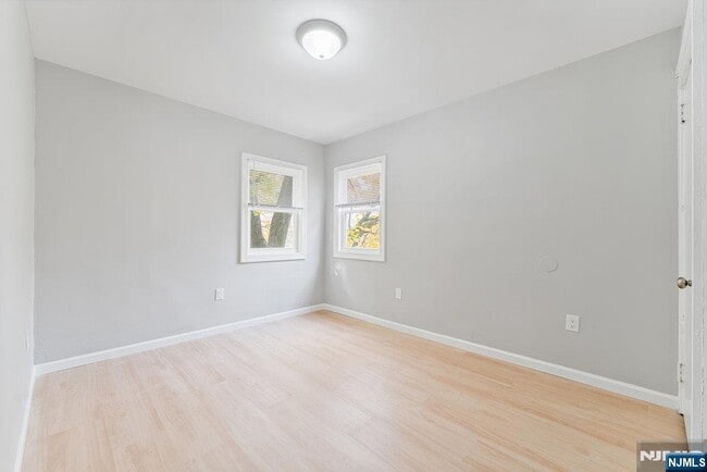 Building Photo - 16 John St