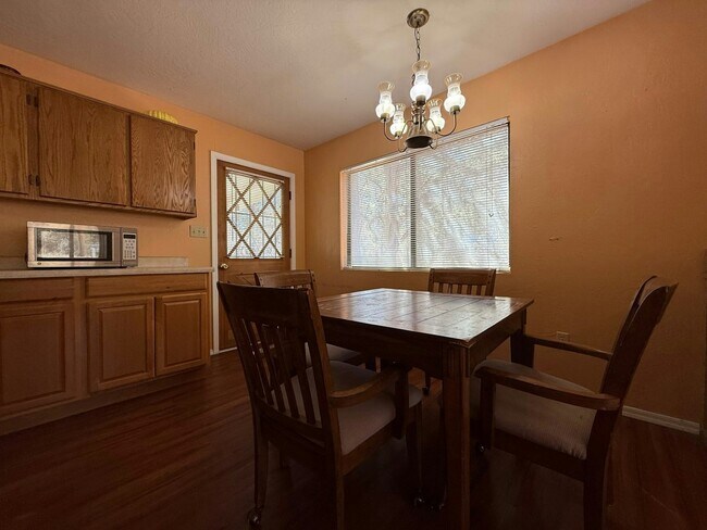 Building Photo - 2143 Cottontail Rd