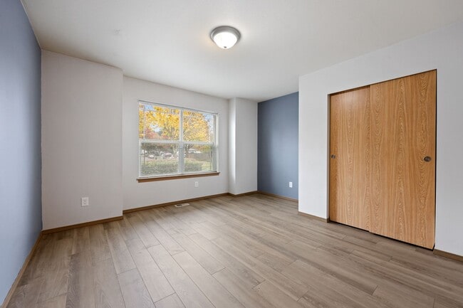 Building Photo - Move in ready! 3 bedroom rambler - Great l...