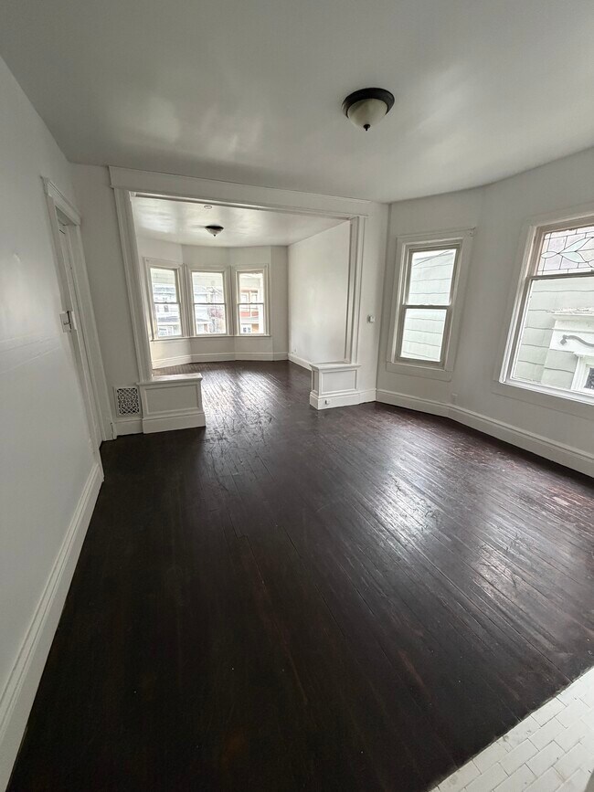 Building Photo - 108 Macamley St