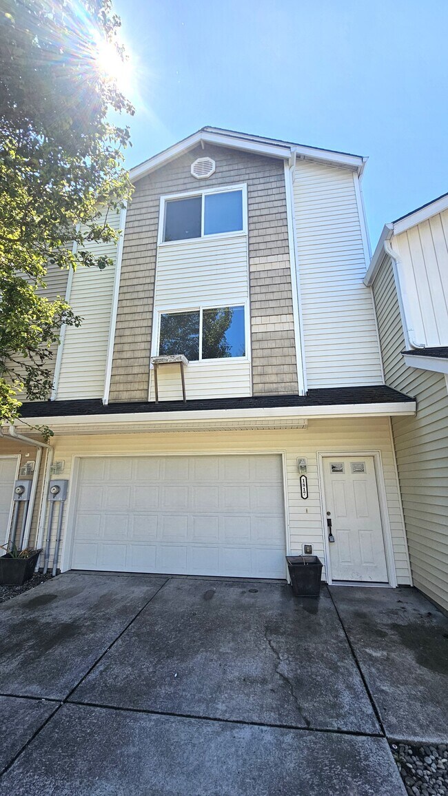 Building Photo - 1817 NE 88th Cir