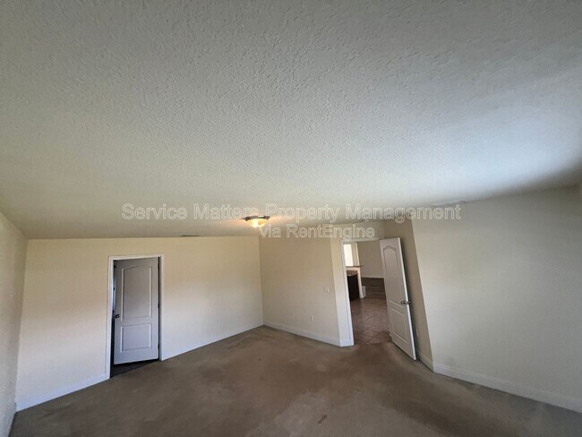 Building Photo - 7037 Season Dr