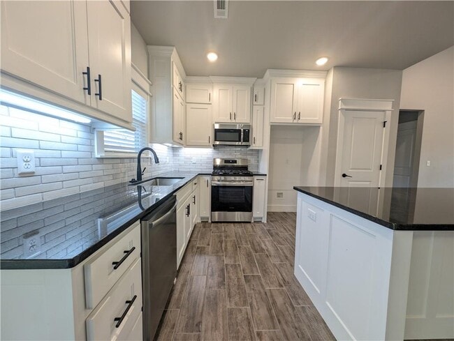 Building Photo - 9 Langholm Cir