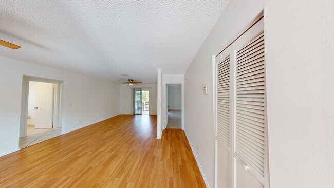 Building Photo - 1580 Montauk Dr