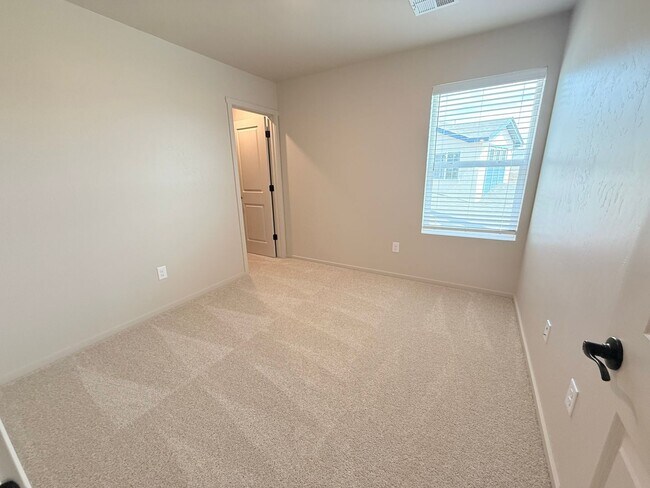 Building Photo - New Home Metro Verde