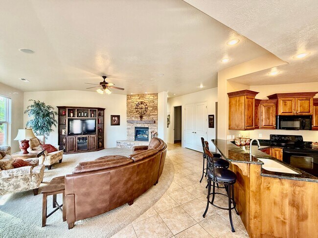 Building Photo - Lovely FURNISHED Three Bedroom Home in Ivins