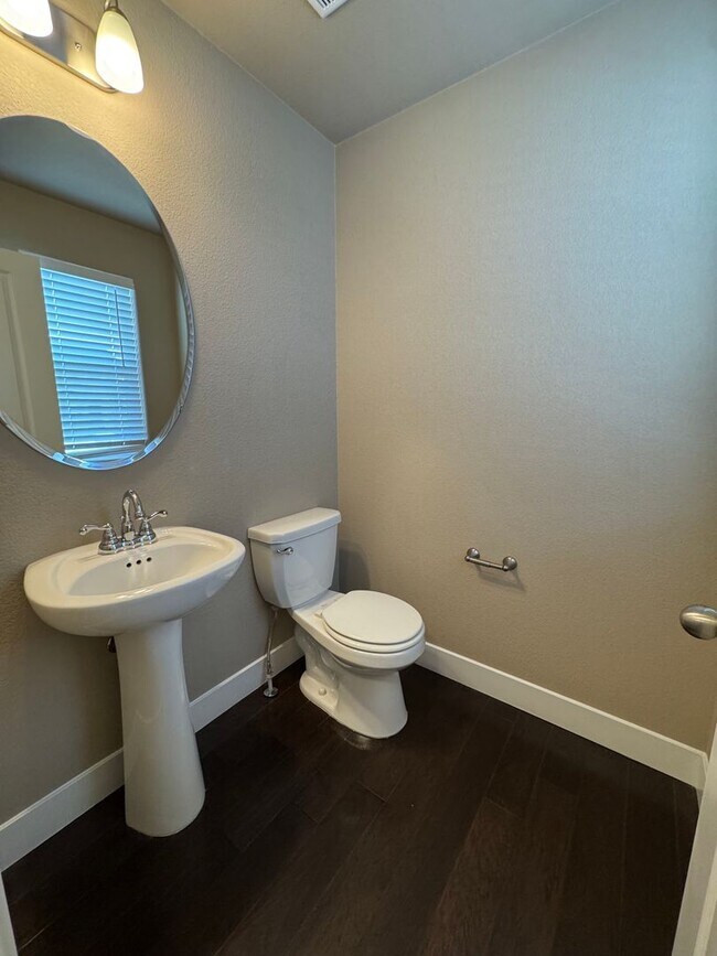 Building Photo - Newer build, 3 bedroom, 2 1/2 bath in The Sands