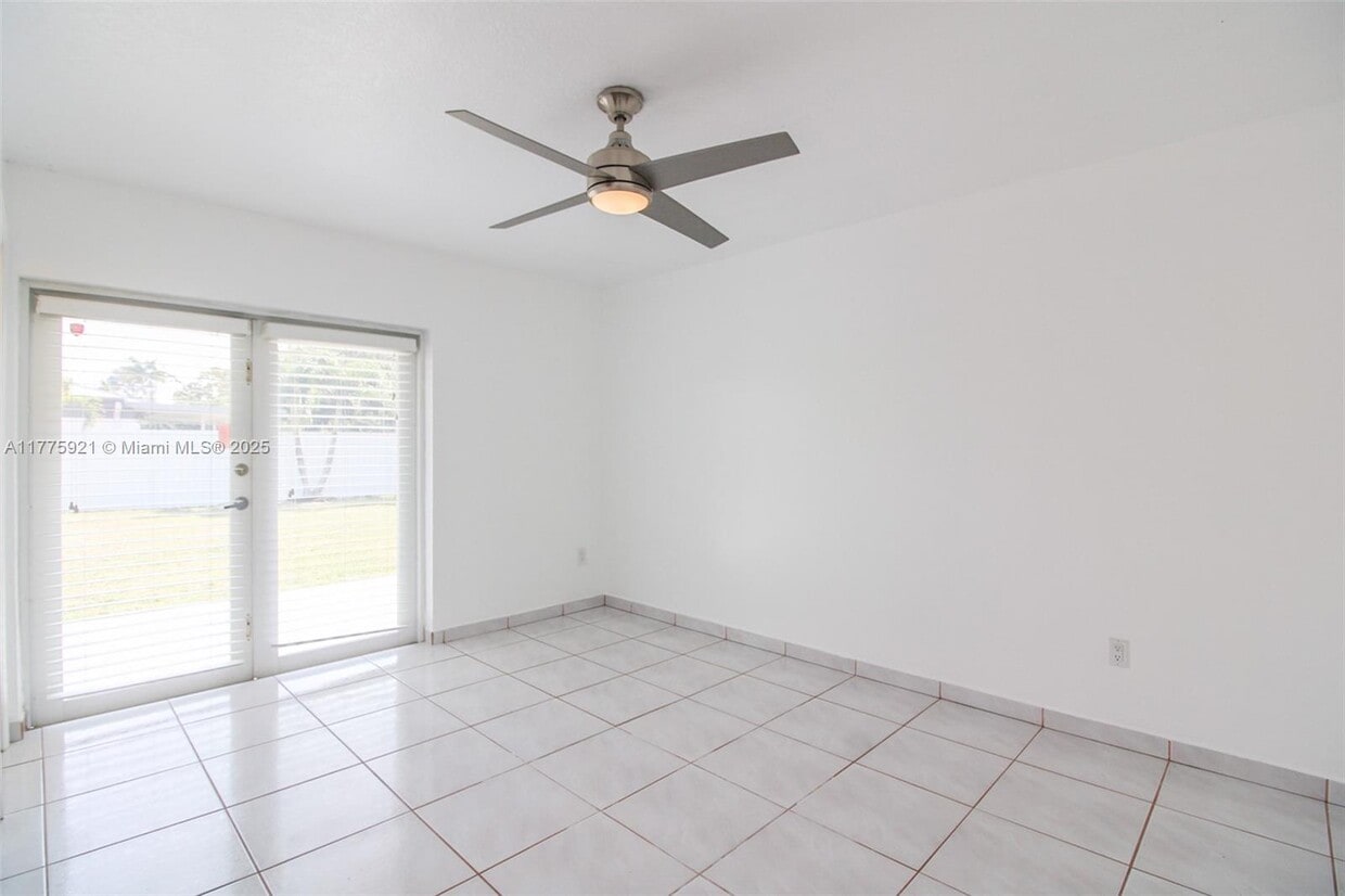 Building Photo - 9680 SW 77th St
