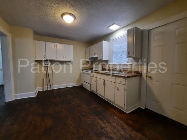 Building Photo - College Place Home