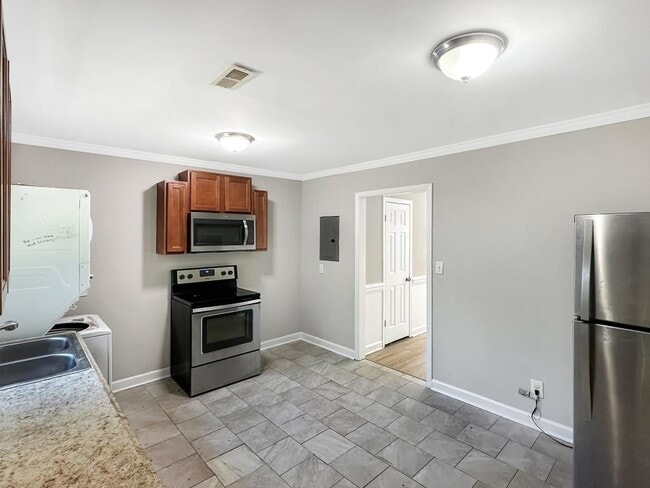 Building Photo - 1432 Ardmore Dr