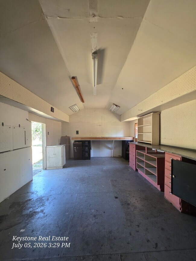 Building Photo - Charming 3 bedroom 2 bath