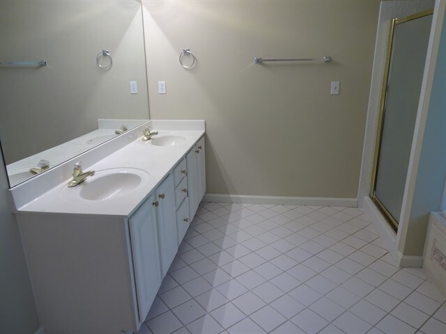 Building Photo - 2401 Weatherstone Cir SE