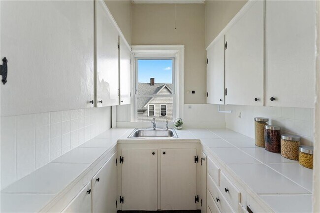 Building Photo - 1165 Chalkstone Ave