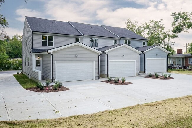 Building Photo - Four Bedroom Home