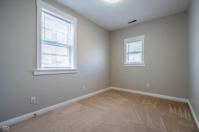 Building Photo - 234 E 9th St