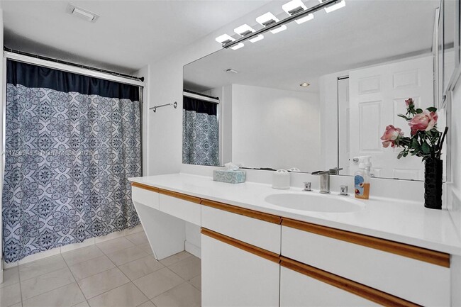 Building Photo - 3530 Mystic Pointe Dr