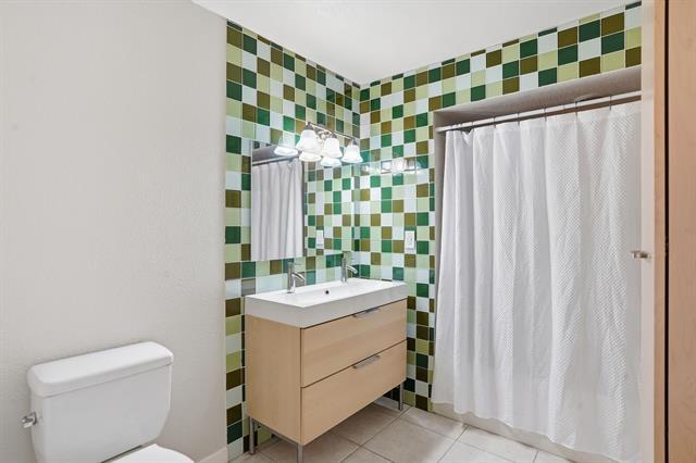 Building Photo - 6623 Orangewood Dr