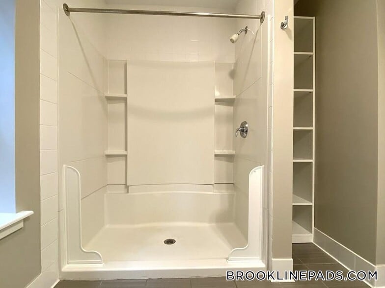 Building Photo - 52 Kent St