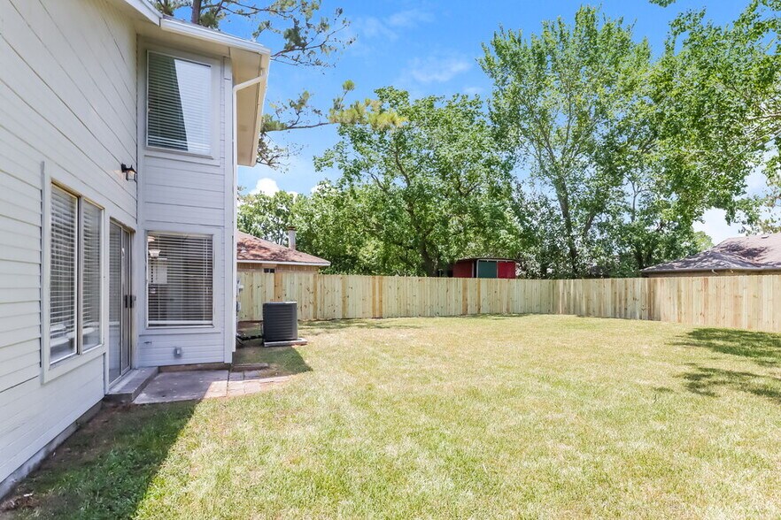 Building Photo - 15818 Gatebriar Dr