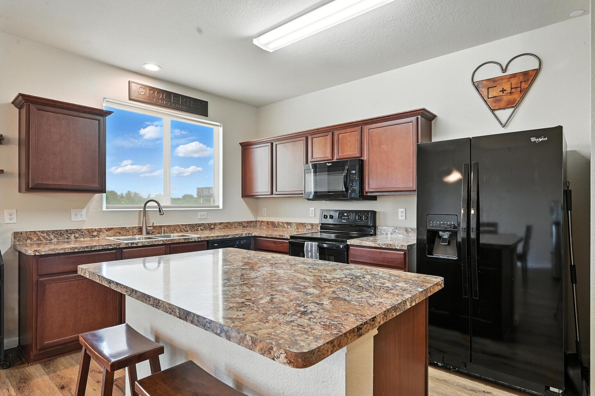 Building Photo - 10525 Wild Meadow Way