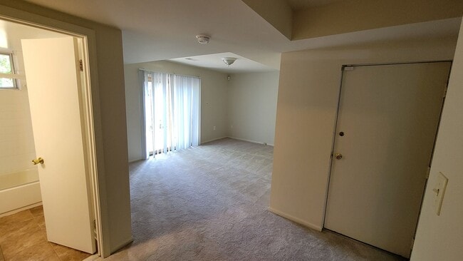 Building Photo - Spacious 4 Bed 3 Bath Home With Fully Fenc...