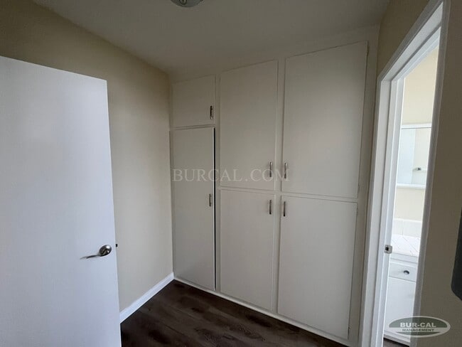 Hallway/Linen Closet - 268 Santa Anita Ave