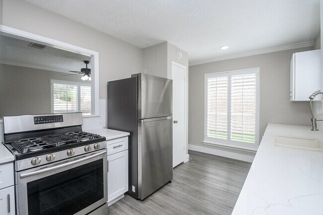 Building Photo - 15807 Los Altos Dr