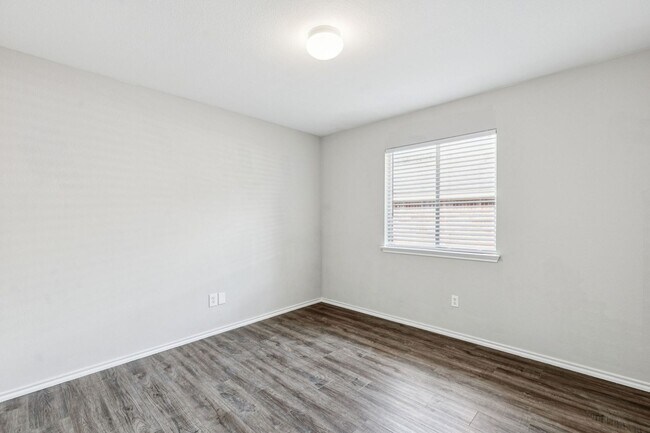 Building Photo - Valentine's Day Special - Rare 3BR Single-Family Home w/ 2-Car Garage, Fiber Internet & All Appli...