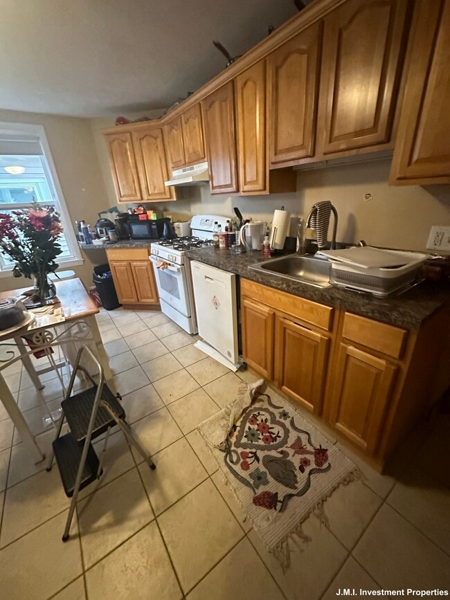 Building Photo - 5 Lowden Ave