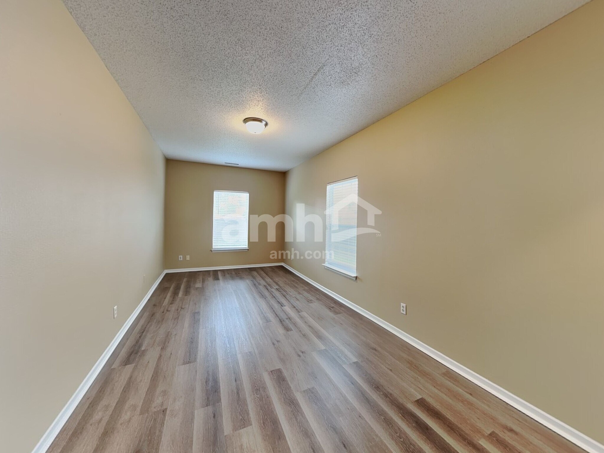 Building Photo - 10709 McClain Dr