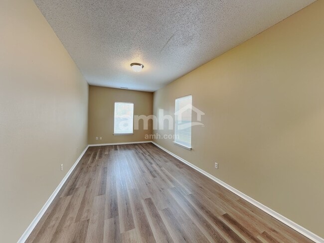 Building Photo - 10709 McClain Dr