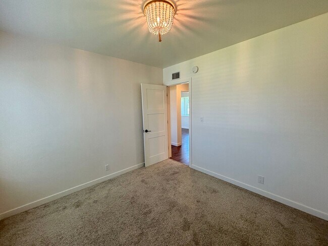 Building Photo - 4 Bedroom home located in beautiful La Habra neighborhood