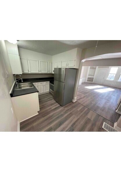 Building Photo - 576 High St NE