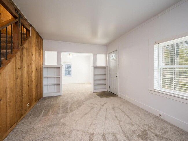 Building Photo - Cute, classic 3/2 home- westside Paso Robles