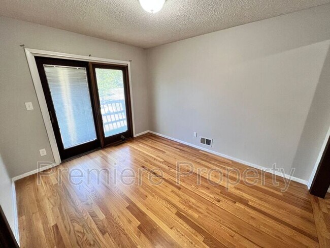 Building Photo - 4327 Sterling Ave