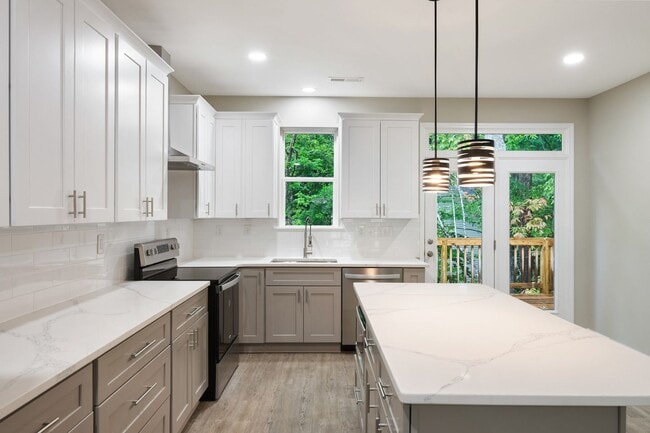 Building Photo - 1824 Irish Blvd