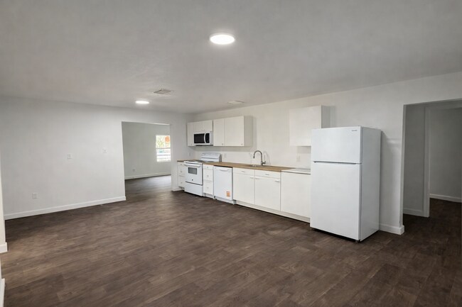 Building Photo - 1205 S Georgia St