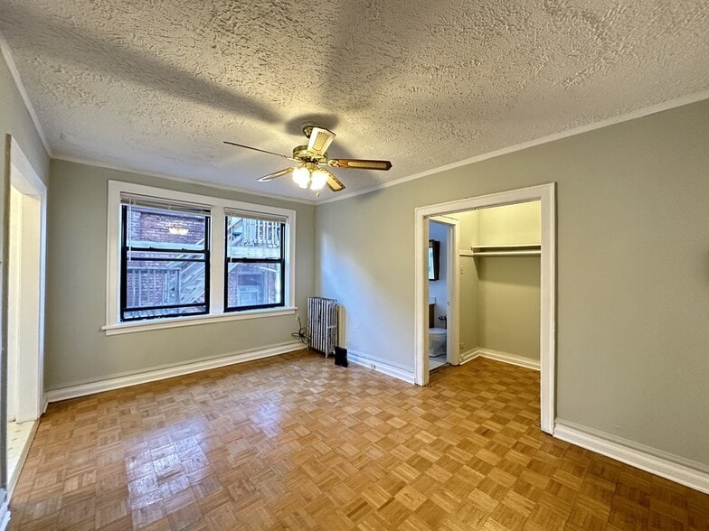 Building Photo - 653 W Belmont Ave