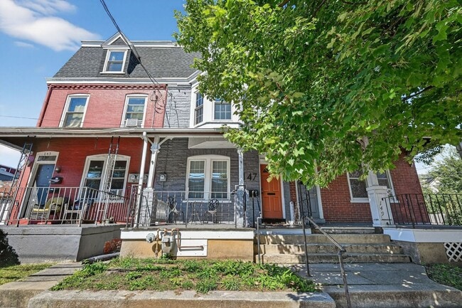 Building Photo - 147 E Liberty St