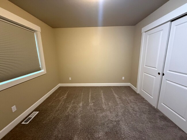 Building Photo - 15081510