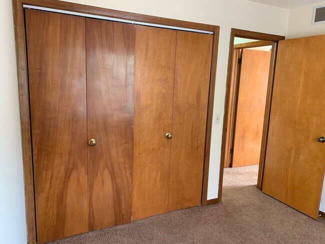 Building Photo - 2602 E Lawn Ct