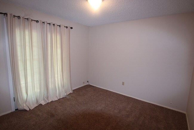 Building Photo - Charming home on Brooks Lake!